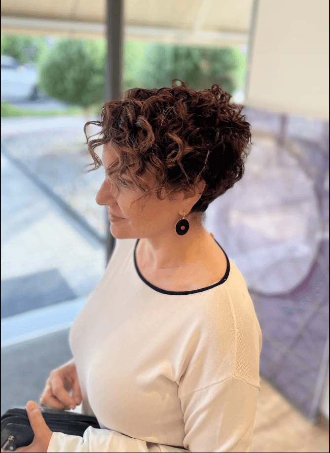 konto malli pixie haircut pixie hair kymatisto konto malli kastana mallia brunette hair short hair kommotirio hair salon argyroupoli wavy hair