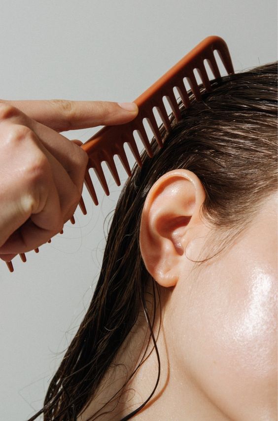 5 tips για να βελτιώσεις άμεσα τα μαλλιά σου μετά το καλοκαίρι!